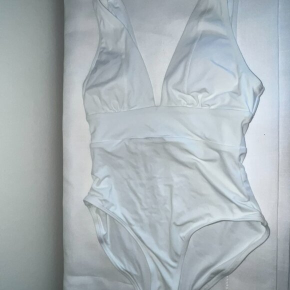Andie The Mykonos One Piece in White Size Small - Picture 4 of 6